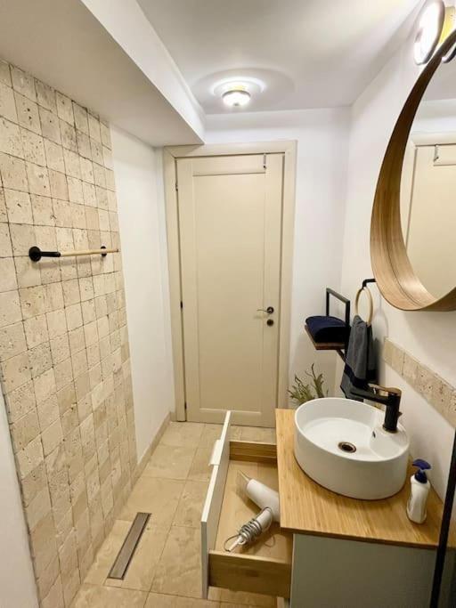 Casa In Inima Capitalei Villa Bukarest Kültér fotó