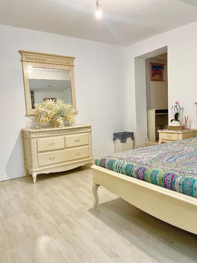 Casa In Inima Capitalei Villa Bukarest Kültér fotó