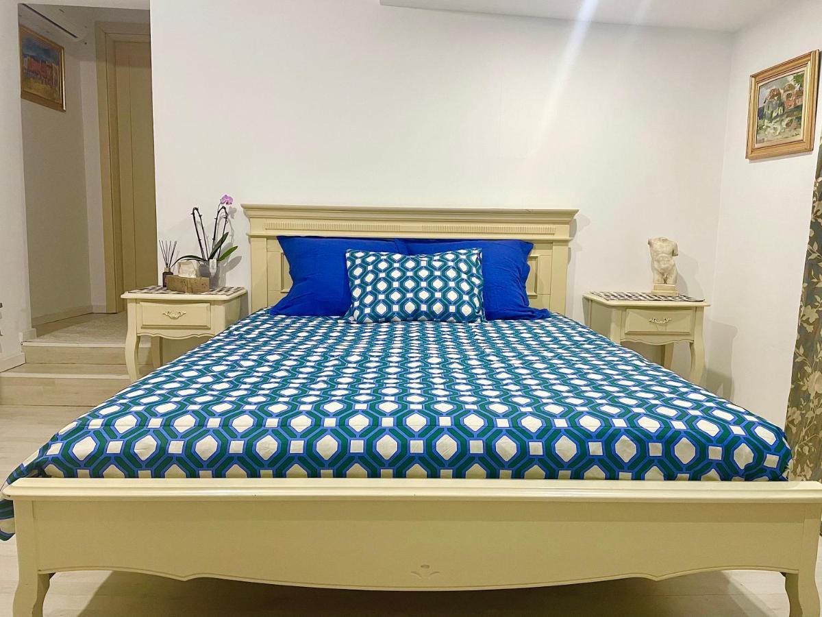 Casa In Inima Capitalei Villa Bukarest Kültér fotó
